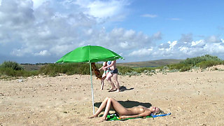 Amateur masturbation on the beach from a blonde