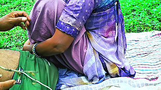 Desi village desi bhabhi ki jangal me thukai