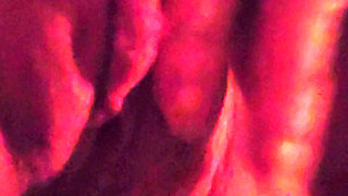 Muscle milf can't hold back her horniness again and jerks off until she cums