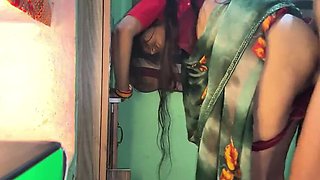 Desi Bhabhi Fucks Young Guy - Hot Indian Homemade Sex