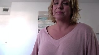 Curvy blonde cougar eagerly takes delicious cock in homemade romance