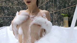 Amateur brunette teen in solo