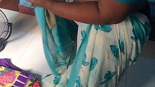 Big MILF Aunty Saree Wearing