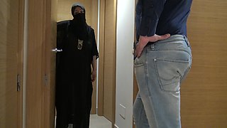 Egyptian Wife Fucked by Plumber in London Apartment
