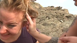 Hairpulling Fight Extreme on the Rocks by Peneloppe Ferre and Stonmy Vs Kiki