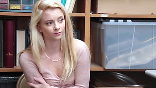 Little guy pleases blonde bombshell in a raw reality romp