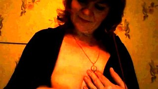 Mature Russian Amateur Irina Shows Off on Webcam