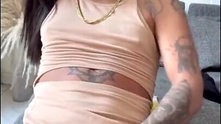 Bad Latina Transsexual Tuggin Fuckpole