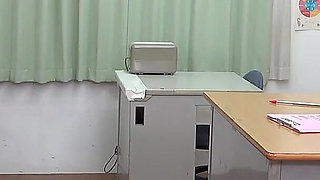 Punishment by Female College Teacher, Facesitting, Stomping on, Thigh-squeezing Male Student Who Doesn't Take Class Seriously