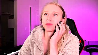 Amateur Blonde Teen Plays Solo with Toy Webcam Porn
