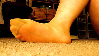 1310 Bouncing and Wiggling in Pantyhose and More From Curvaceous Beauty Dawnskye1962