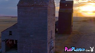 Stunning blond hair lady Jenessa Dawn posed naked