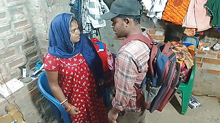 Delivery boy stripped and fucked the housewife