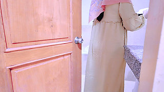 Maid Trapped by Employer Recorded on Video While Changing Clothes in the Toilet