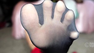 Flexible pale brunette with foot fetish does hot footjob