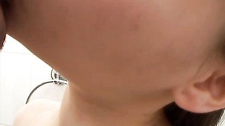 A young and innocent girlfriend Tanya Pearl is sucking in the shower