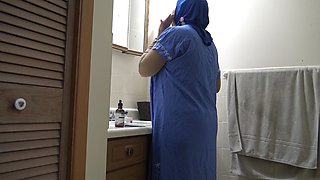 Moroccan Arab Wife Gets Cumshot in Pussy Before Work