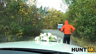 Hunt4k. random passerby scores gorgeous bride in the wedding limo