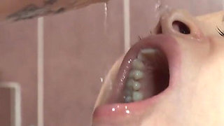 Pee Slut Having a Bath with Lot of Piss