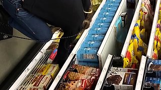 MissIvyDoll - Public Butt Crack Voyeur