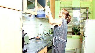 German Vintage - Hot Mature Seduce Worker to Fuck in kitchen