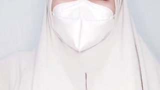 This Hijab Girl Can't Stand Masturbation Until Orgasm