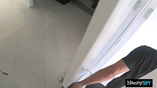 Dyke babysitter gets caught with her face in girlfriend's cunny