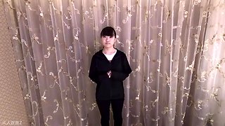 Kokoa (19) After The Creampie, She Used A Speculum To Scoop Up The Semen And Put It In Her Mouth, And When She Was Teased With A Spread-eagle Position, She Squirted Like A Whale