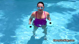 Oiled steamy blows personal trainer outside by the pool