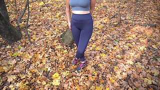 Girl in Yoga Pants Teases Fat Cameltoe Pussy Outdoors