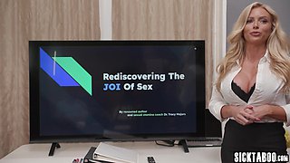 Horny mom is a perfect babe for practice