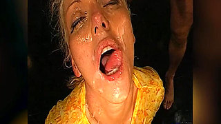 Horny Blonde Licks Pussy and Drinks Piss in Wild Threesome