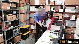 Bombastic latina teen shoplifter fucked to avoid jail