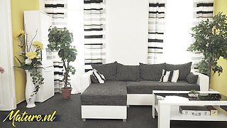 Sublime queen bee's pussy licking scene