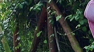 Risky Handjob for a Hot Babe in the Park!