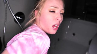 I cant believe my stepsis is on the toilet masturbating