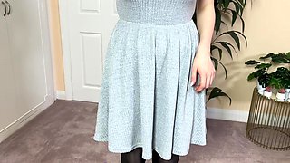 Super hot babe with big boobs masturbates