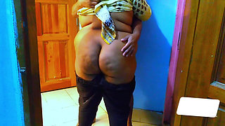 Indian Muslim Hot Desi Stepmom Fucked by Stepson When She Was Cleaning His Room