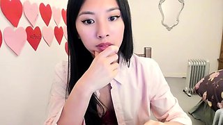 Amateur Webcam Cute Teen Plays Solo