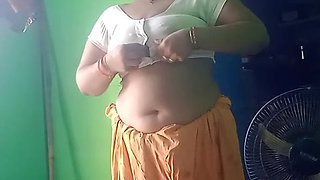 I'm changing clothes naked.