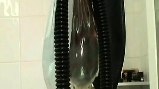 Young blonde fingers and toys her pussy on web cam