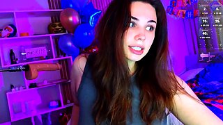 Fist fuck fetish babe plays with big toys during hot solo