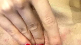Cute amateur webcam teen girl toying pussy on webcam