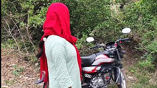 Young Indian Desi College Girl Fucked Hard by Boyfriend in Jungle - Hindi Village Sex