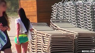 Amateur bikini stunner is picked up at the beach for a prompt bang