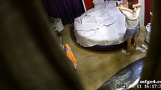 Cute amateur teen babe toying her tight ass in bed on cam