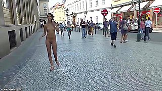 Lady Dee In Nude In Public