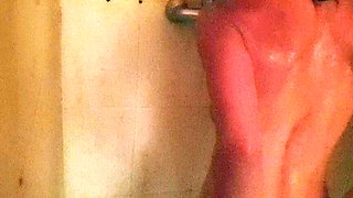 Teen brunette pussy masturbate at shower