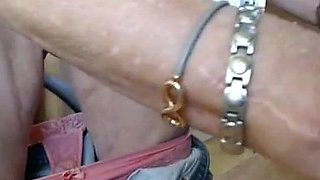 Montre-moi ton clitoris, Mamie