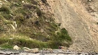 Les amateurs fingering pussy outdoors on soccer field